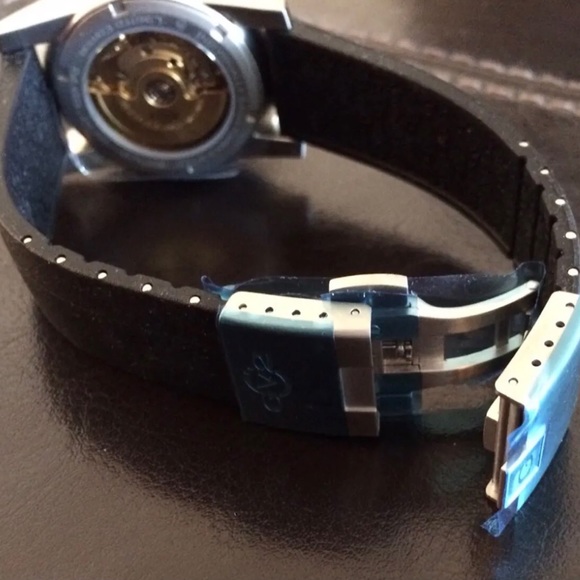 Gevril GV2 Stadium (4000R) Sports Watch. Limited edition #242/500 - Picture 5 of 8